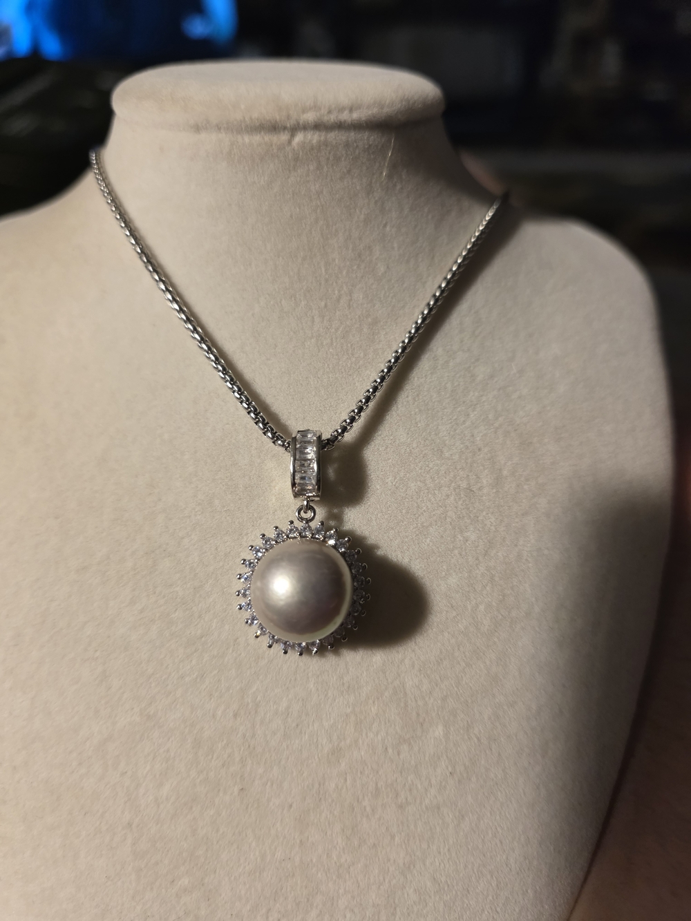 Classic Silver Pearl Halo Pendant Necklace - Women Jewelry